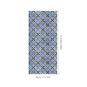 Gedetailleerd overzicht van decoratieve retro glas-in-lood raamfolie met bloemenpatroon.