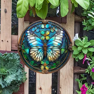 Letrero colgante de metal de mariposa de vidrio tintado para decoración de jardín exterior.