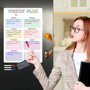 Magnetischer Wochenplaner für den Kühlschrank mit abwischbaren Markern für die Tagesplanung.