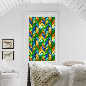 Kleurrijke chevron raamfolie decoratieve glassticker voor privacy en huisdecoratie.