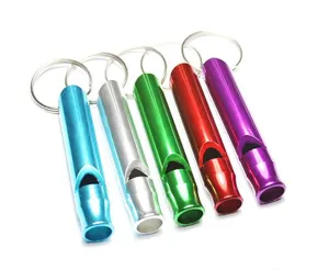Sifflet en métal en alliage d'aluminium coloré avec porte-clés pour le sport en plein air.