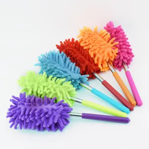 Plumero de microfibra colorido con mango extensible de acero inoxidable para limpieza del hogar.