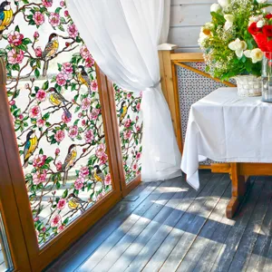 Film pour vitrage statique décoratif avec motif floral et oiseau pour une belle décoration.
