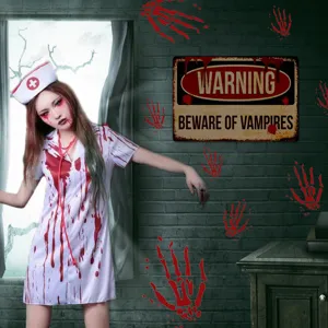 Halloween horror muurstickers en waarschuwingsborden, griezelige bloedige handafdruk.