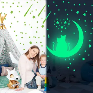 Stickers muraux luminescents avec lune et chats mignons pour la décoration de chambre.