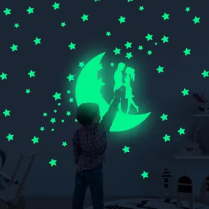 Stickers muraux luminescents brillant dans le noir avec lune étoiles et silhouette de couple scene
