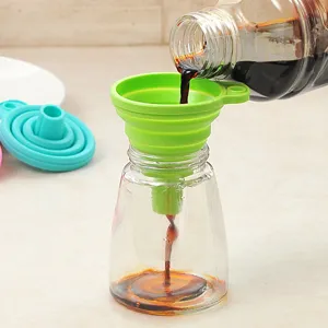 Embudo de silicona plegable para la cocina, herramienta práctica para verter líquidos y aceite.