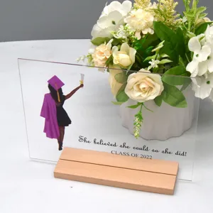 Gepersonaliseerde Acryl Afstudeer Plaque met Houten Basis als Bureau Decor Cadeau