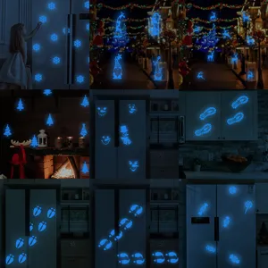 Adesivi murali blu luminosi di Natale si illuminano al buio fiocco di neve renna decalcomania