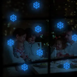Adesivi murali con fiocco di neve blu luminoso per decorazione finestra festa di Natale.