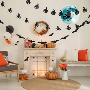 Halloween Party Deko Girlande Hexe Fledermaus Papier Dekoration festliche Szene Detailansicht