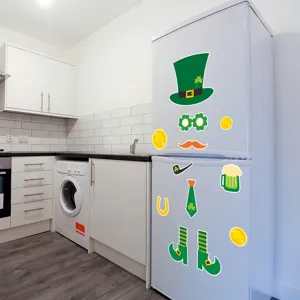 St. Patricks pegatinas magnéticas para nevera, detalles decorativos y diseño festivo.