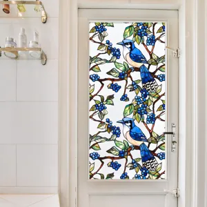Film pour fenêtre en verre teinté décoratif avec motif d'oiseau bleu et de baies.