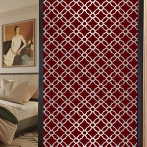 Decoratieve geometrische raamfolie, rode en zilveren privacy sticker voor thuisgebruik.