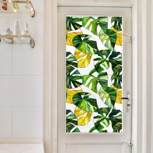 Film pour vitre décoratif avec motif de feuilles de monstera tropicales pour fenêtres.