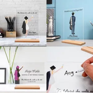 Gepersonaliseerde acryl afstudeerplaat met houten basis als bureau decoratie voor geschenk.