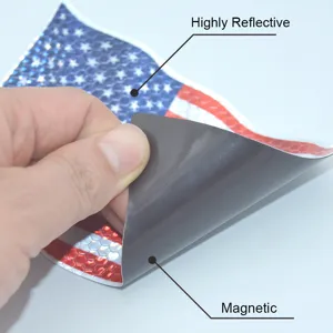 Gedetailleerd overzicht van Amerikaanse vlag magnetische reflex autosticker met achterkant.