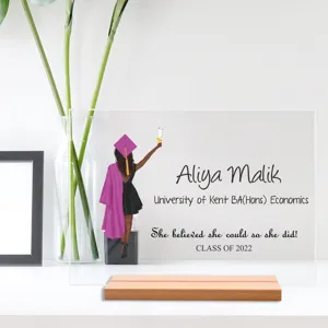Gepersonaliseerde acryl afstudeerplaat met houten basis, uniek bureau decoratie cadeau item.