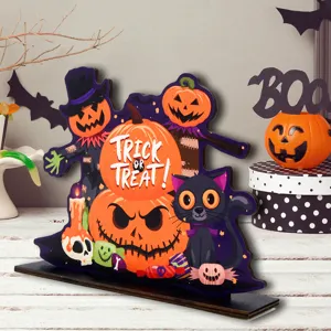 Ξύλινη διακόσμηση τραπεζιού Halloween με κολοκύθα και μαύρη γάτα για το πάρτι Halloween.
