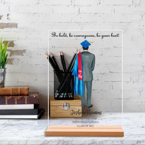 Gepersonaliseerde acryl afstudeer bureauplaquette met houten basis en aangepast naamontwerp.