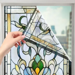 Detailansicht viktorianische Buntglas Fensterfolie, statische dekorative Glasaufkleber.