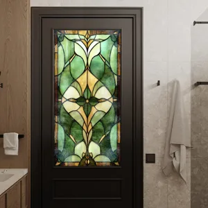 Elegante glas-in-lood raamfolie in hofstijl met gekleurde steentextuur voor interieurdecoratie.