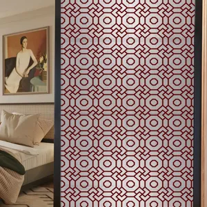 Decoratieve geometrische raamfolie rood zilver privacy sticker voor thuisgebruik.