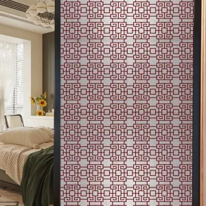 Rode geometrisch Chinese rooster raamfolie statische glassticker detailweergave interieur.