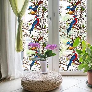 Film pour vitre décoratif représentant des oiseaux colorés et des branches de fleurs.