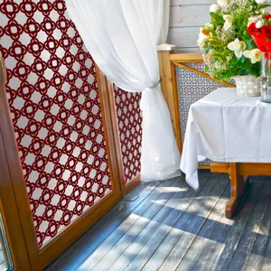 Geometrische glas-in-lood raamfolie statische sticker voor privacy en zonnescherm.