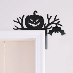 Halloween Acryl Tür Ecke Aufkleber Detail mit schwarzem Kürbis und Fledermaus Design.