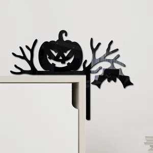 Halloween schwarzer Acryl Eckwandaufkleber mit Kürbis und Fledermaus, Detailansicht.