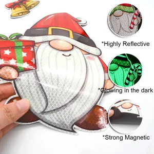 Adesivo magnetico riflettente con gnomo di Natale, decorazione luminosa per auto.