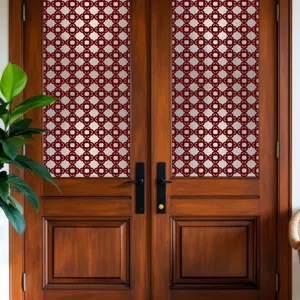 Détail de scène de film pour vitre géométrique rouge sur portes en bois, autocollant verre