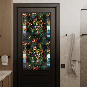 Vue de détail du film pour fenêtre vitrail style Tiffany, autocollant décoratif.