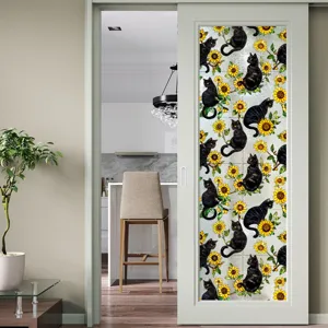 Vue détaillée du film statique pour vitre avec motifs de chats noirs et tournesols.