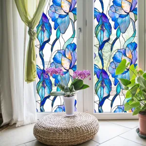 Vue détaillée de film adhésif statique pour vitre avec motif floral coloré pour la décoration maison.