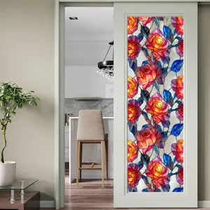 Vue détaillée du film pour fenêtre en verre teinté rose coloré sur porte, déco maison.
