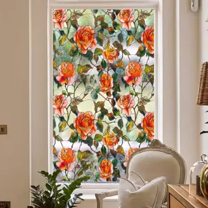 Vue détaillée du film pour fenêtre en vitrail avec roses oranges élégantes, idéal pour déco.