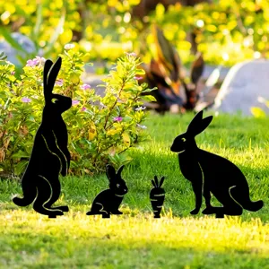 Piquet de jardin lapin de Pâques et carotte pour décoration extérieure, silhouette de fête.