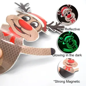 Adesivo per auto riflettente con renna di Natale, luce notturna e forte supporto magnetico.