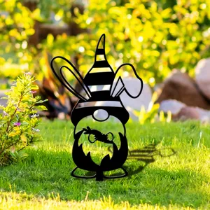 Vue détaillée du piquet de jardin nain de lapin de Pâques, décoration silhouette métal.