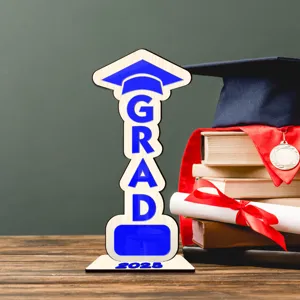 Signo de decoración de mesa de graduación 2025 de madera con letras GRAD para fiestas.
