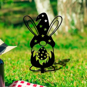 Piquet de jardin lapin gnome de Pâques silhouette en métal décoration vue détail