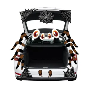 Dettaglio adesivo ragno per bagagliaio auto di Halloween, decorazione gigante.