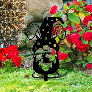 Piquet de jardin lapin de Pâques décoration extérieure vue détaillée silhouette noire.