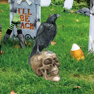 Halloween calavera retro y cuervo estaca de jardín para decoración de fiesta al aire libre.