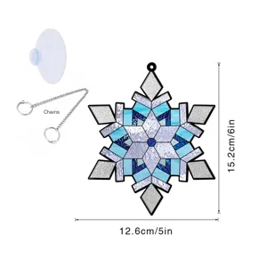 Ornement suspendu flocon de neige en verre teinté bleu avec chaîne et ventouse, 15.2x12.6cm