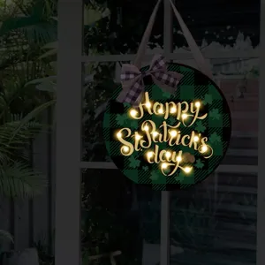 Panneau suspendu en bois de la Saint-Patrick LED vert à carreaux décoration de porte