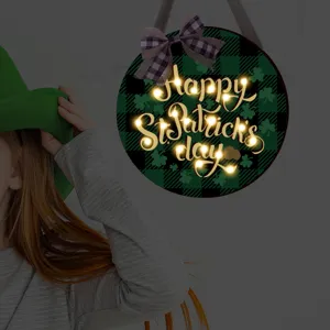 Panneau Suspendu Lumineux de la Saint Patrick Carreaux Verts Trèfle Décoration de Porte